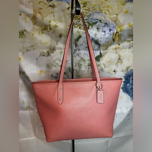 Coach Outlet light pink city zip tote GUC - Picture 6 of 16
